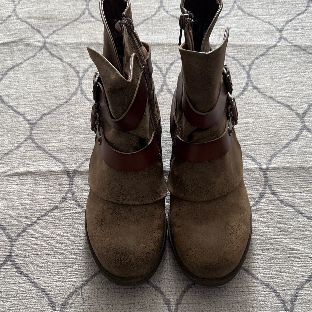 Elegant Tan Ankle Boots with Buckle Detail